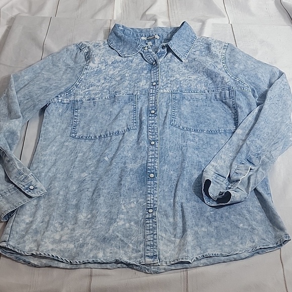 gimmicks by BKE Tops - Gimmicks by BKE Perforated Chambray Shirt Light Denim Bleached Super Cute